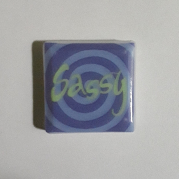 8 Colorful Mini Magnets - Picture 6 of 10